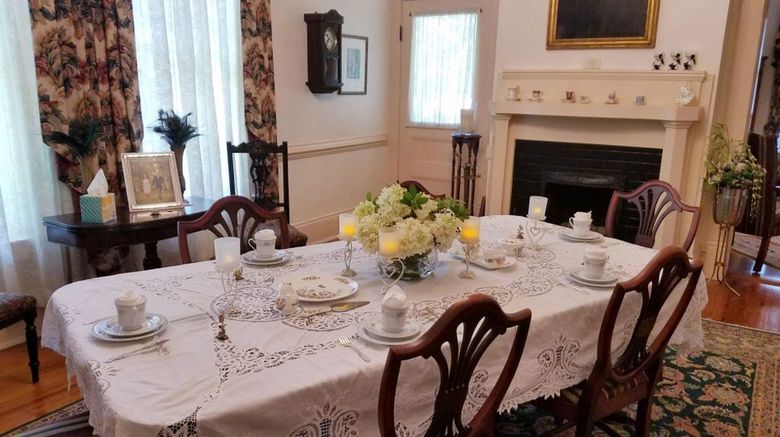 <b>Ivy Bed & Breakfast Restaurant</b>