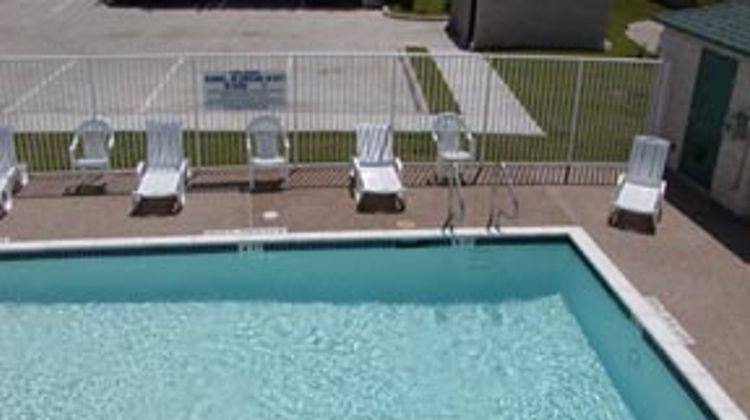 Motel 6 Hillsboro Pool