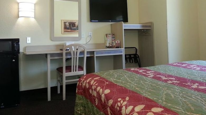 <b>Motel 6 Humble TX Houston Intl Airport Room</b>