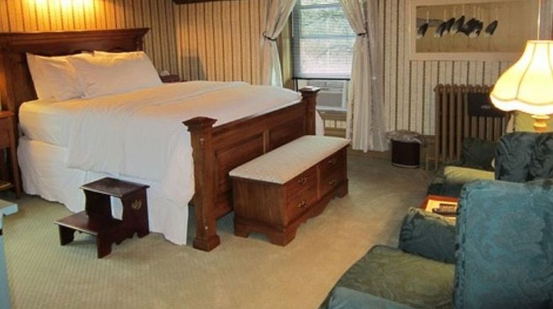 <b>Jenkins Inn Room</b>