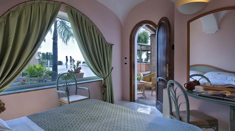 <b>Hotel Carlo Magno Room</b>