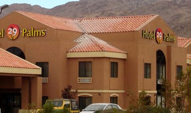 Oasis Inn & Suites Exterior