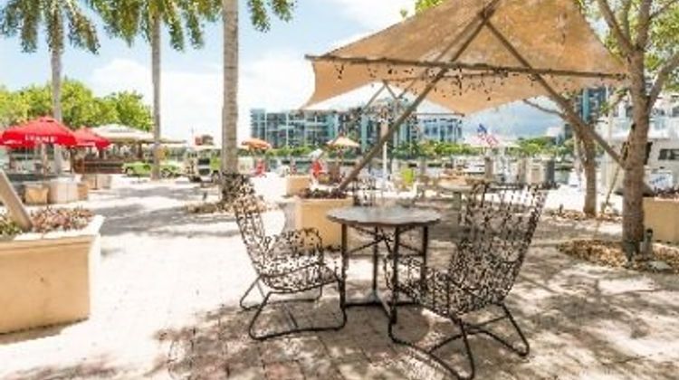 Signia by Hilton Diplomat Beach Resort Bar/Lounge