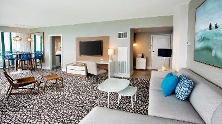 <b>Signia by Hilton Diplomat Beach Resort Suite</b>