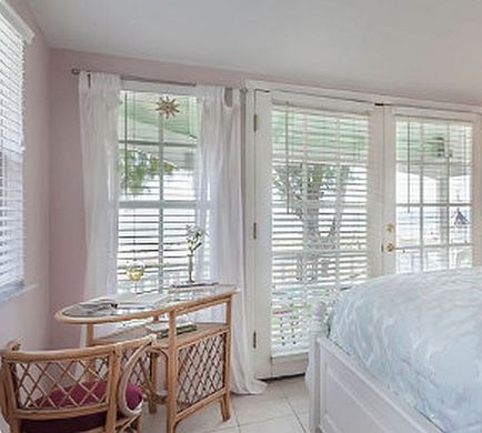 Colonial Court Inn Room