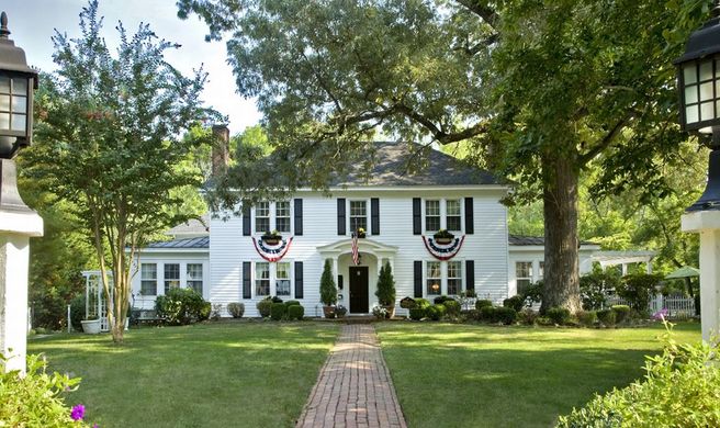 A Williamsburg White House B & B Exterior