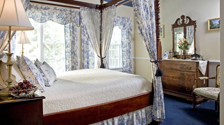 <b>A Williamsburg White House B & B Room</b>