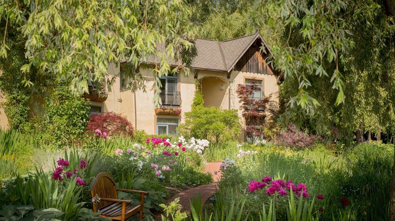 <b>Mirbeau Inn & Spa Exterior</b>