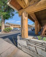 Moose Creek Lodge and Suites