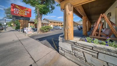 Moose Creek Lodge and Suites