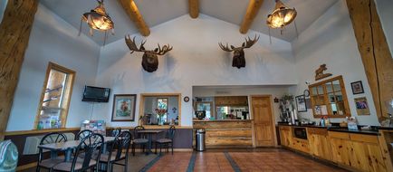 Moose Creek Lodge and Suites Lobby