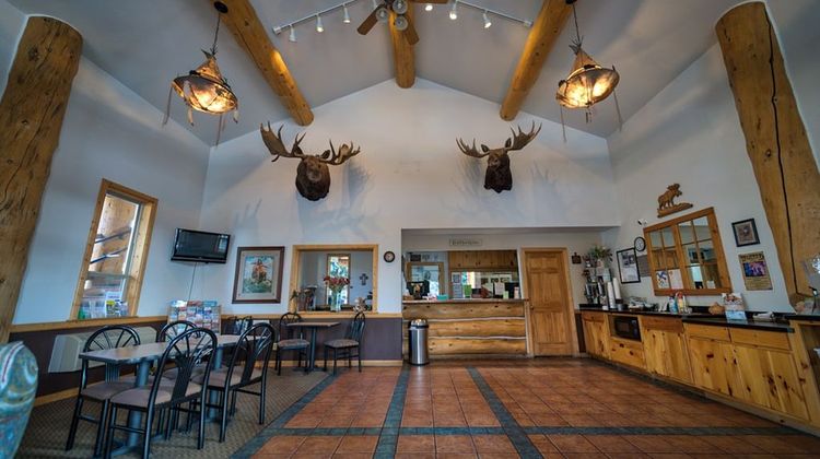Moose Creek Lodge and Suites Lobby