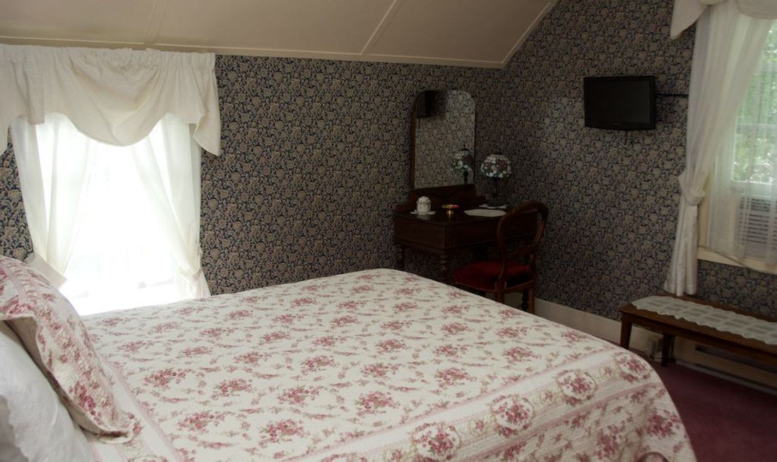 Richmond House 1894 Bed & Breakfast Room