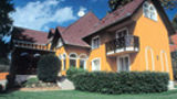 Uhu Villa Hotel & Restaurant Exterior