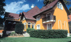 Uhu Villa Hotel & Restaurant