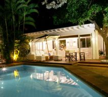 Villa Morra Suites Pool