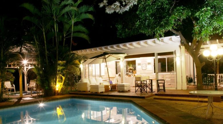 <b>Villa Morra Suites Pool</b>
