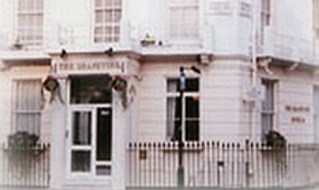 Grapevine Hotel Exterior