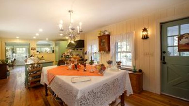 <b>Caldwell House Bed & Breakfast Restaurant</b> <b>Caldwell House Bed & Breakfast Restaurant</b>