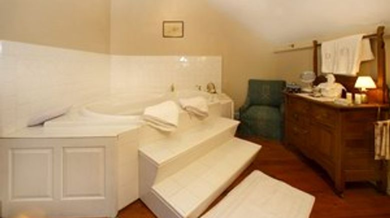 <b>Caldwell House Bed & Breakfast Suite</b> <b>Caldwell House Bed & Breakfast Suite</b>