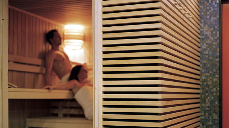 <b>Moevenpick Hotel Berlin Spa</b> <b>Moevenpick Hotel Berlin Spa</b>