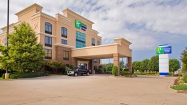 Country Inn & Suites Tyler Univ Area Exterior