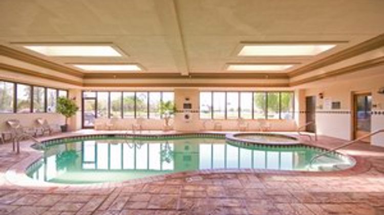 Country Inn & Suites Tyler Univ Area Pool