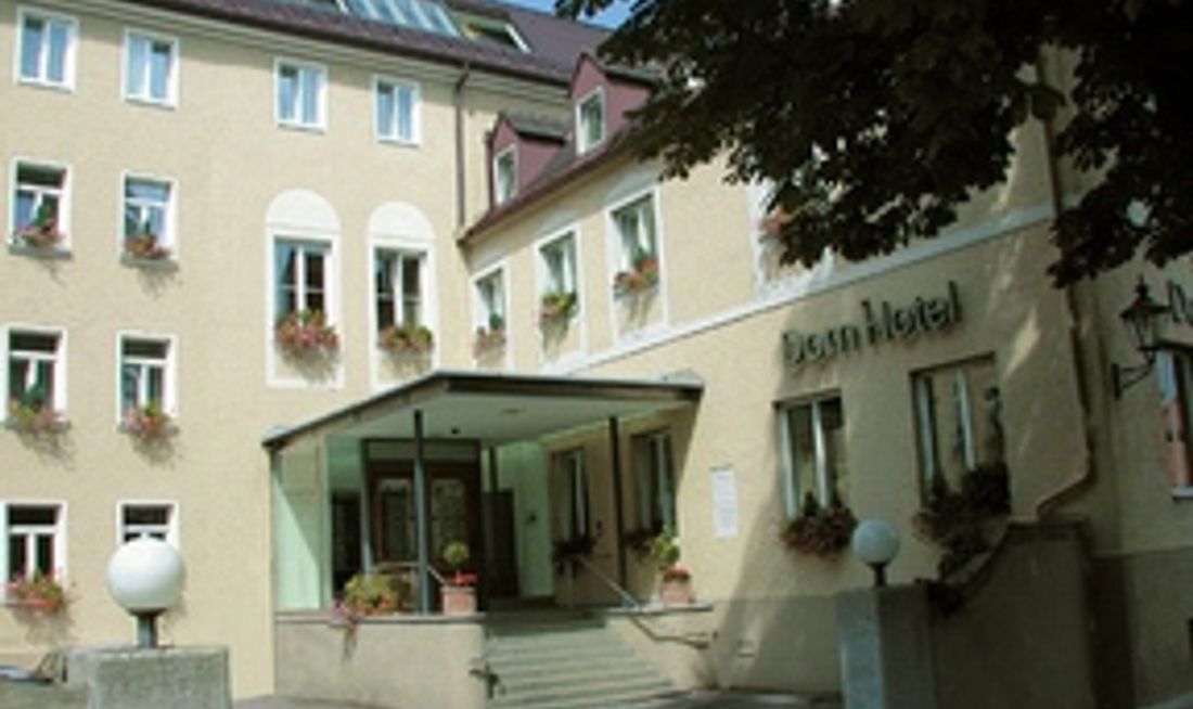 Dom Hotel Exterior