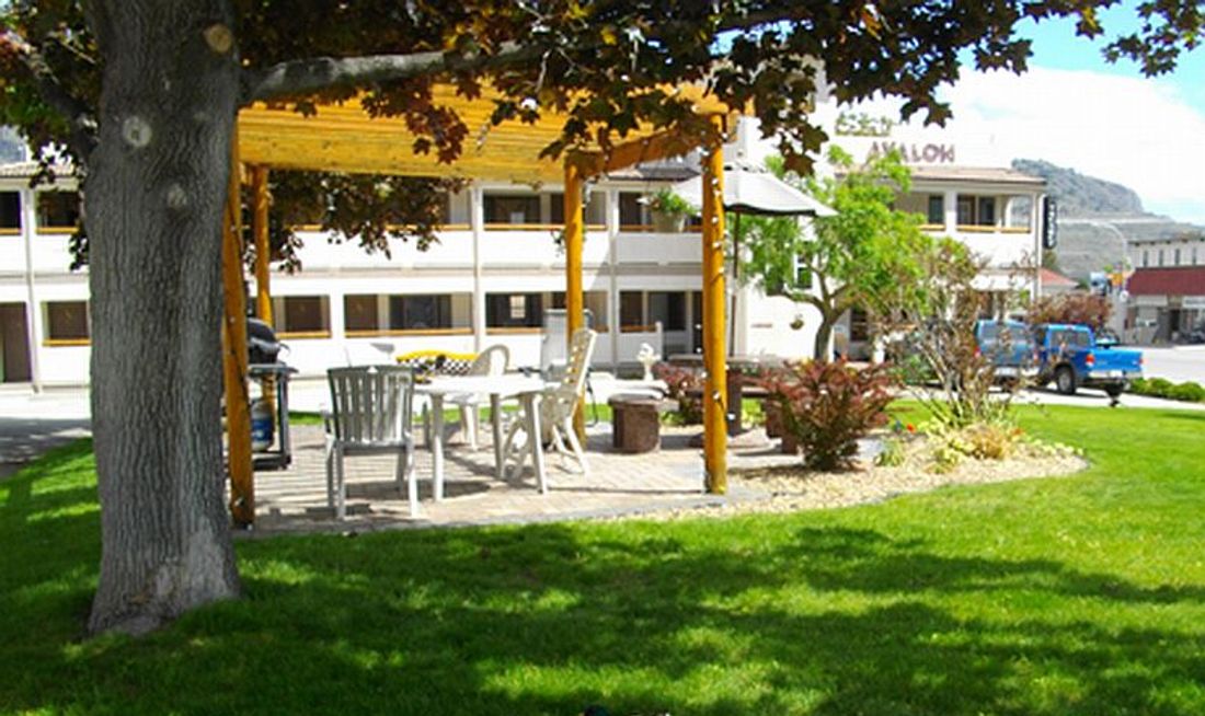 Avalon Inn Exterior