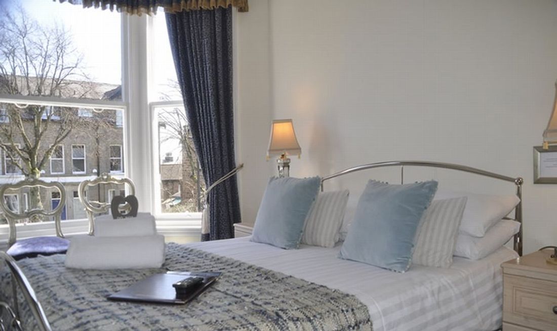 Arden House Hotel Room