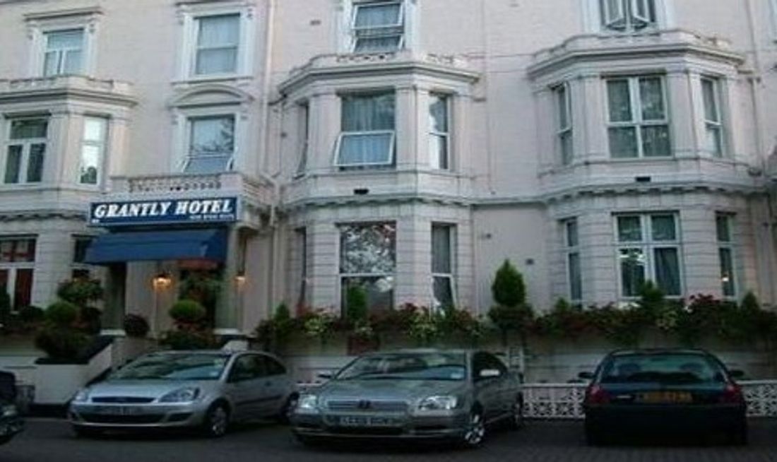 OYO Grantly Hotel Exterior