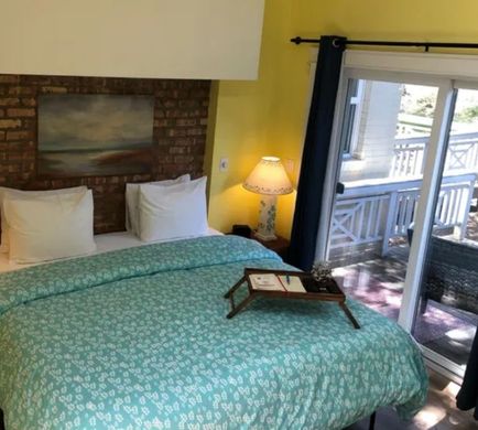 New Buffalo Inn & Spa Room