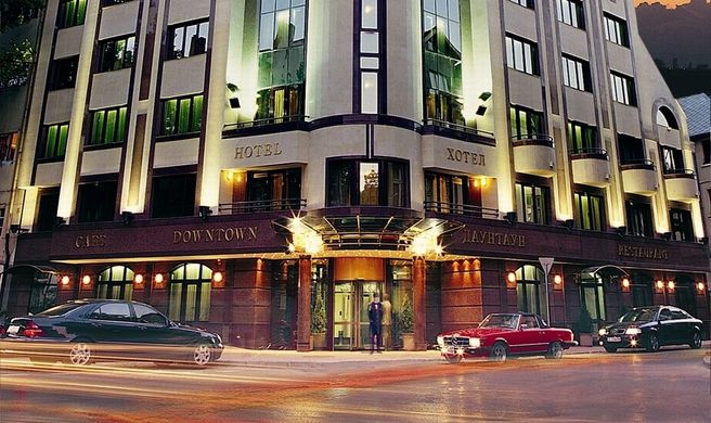 Hotel Downtown Exterior
