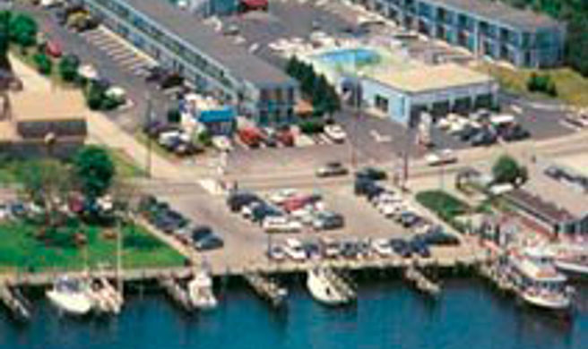 Hyannis Holiday Motel Exterior