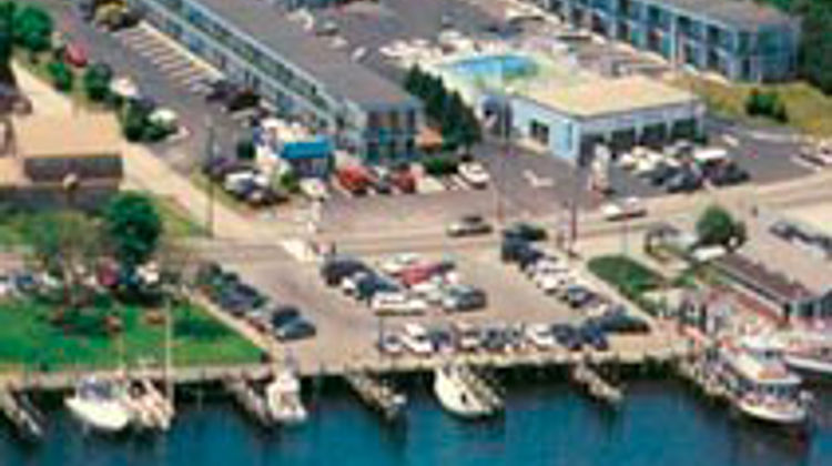 Hyannis Holiday Motel Exterior
