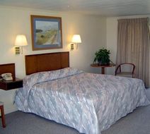 Hyannis Holiday Motel Suite