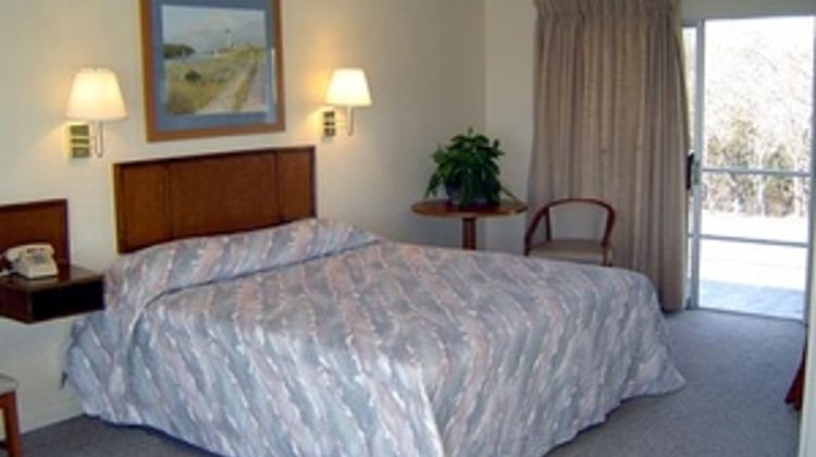 Hyannis Holiday Motel Suite