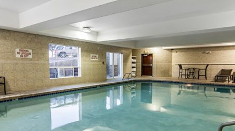 Comfort Suites Airport Pool