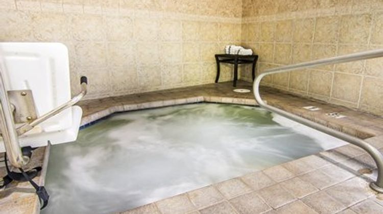 Comfort Suites Airport Spa