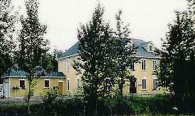 15 Chandeliers B & B Exterior