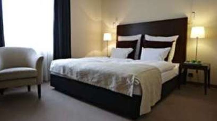 Metropolitan Hotel by Flemings Room