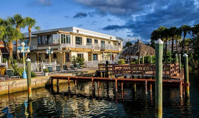 Bayview Plaza Waterfront Resort Exterior