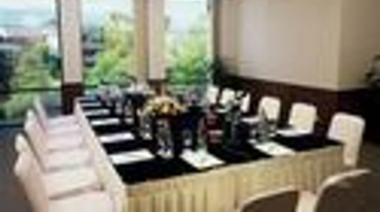 Amora Hotel Tapae Meeting
