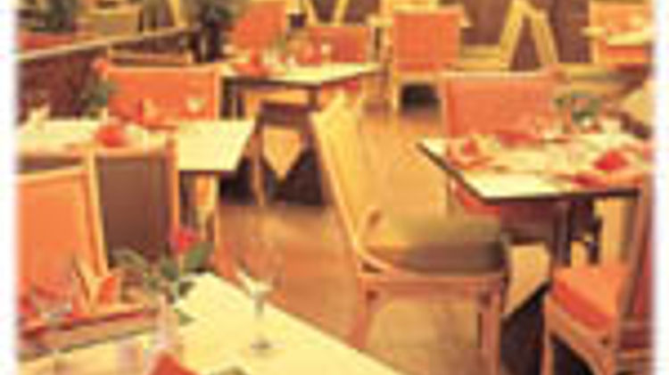Amora Hotel Tapae Restaurant