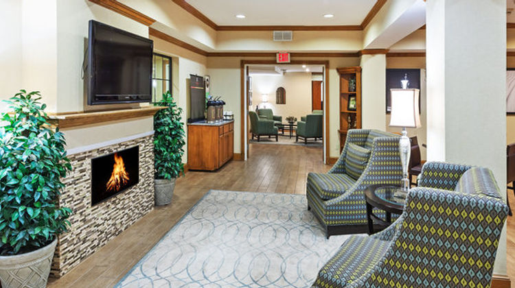 Wingate by Wyndham Lubbock South Lobby