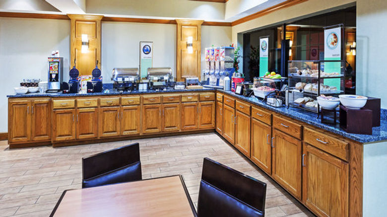 <b>Wingate by Wyndham Lubbock South Restaurant</b> <b>Wingate by Wyndham Lubbock South Restaurant</b>