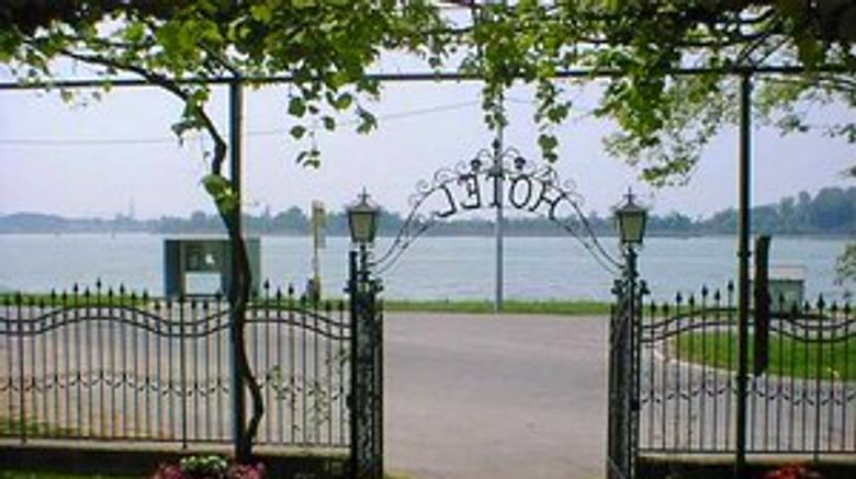<b>Viktoria Palace Hotel Exterior</b>