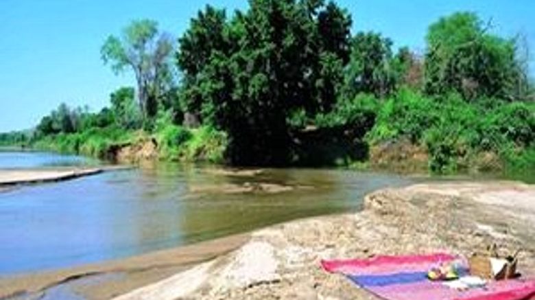 <b>The Outpost Lodge Beach</b>