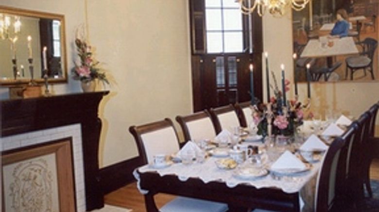 <b>Lyndon House Bed & Breakfast Restaurant</b> <b>Lyndon House Bed & Breakfast Restaurant</b>