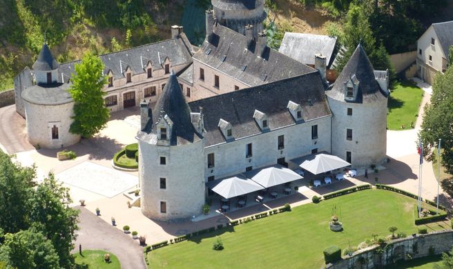 Chateau La Fleunie Exterior